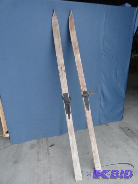 lot 119 image: Vintage wood skis 83&quotL...