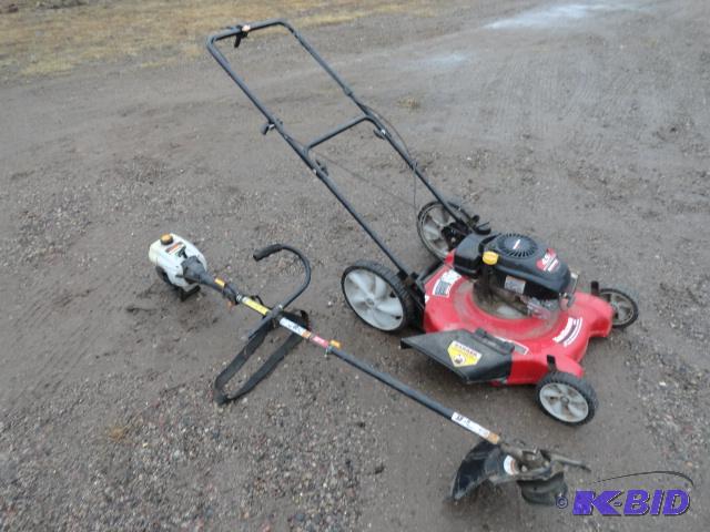 lot 125 image: Yard Machine 4.5hp 22" push mower (Could...