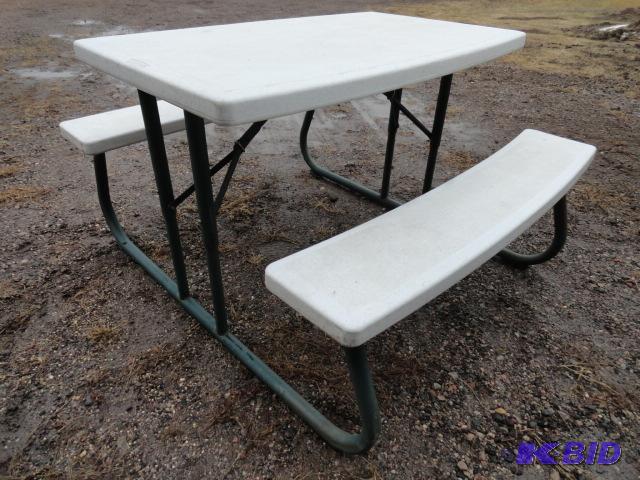 lot 127 image: LifeTime folding picnic table...