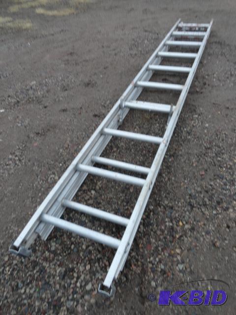 lot 132 image: Aluminum extension ladder 20...