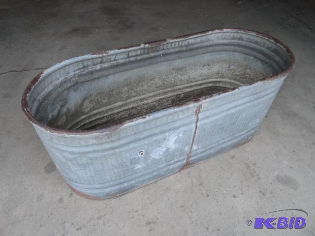 lot 152 image: Stock water tank 60&quotL...