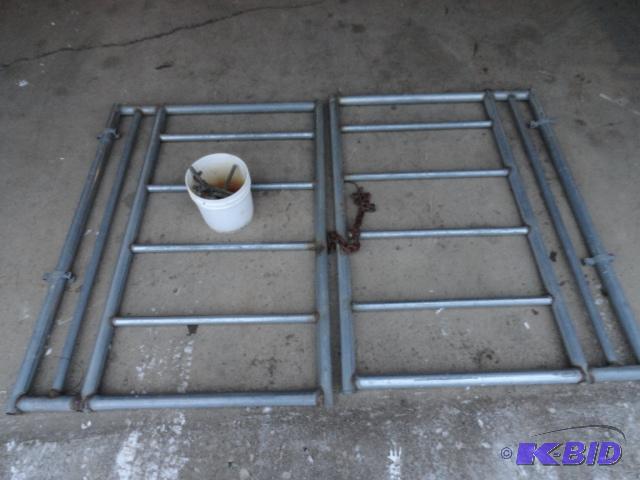 lot 154 image: Heavy duty gates, each section measures 58x42...