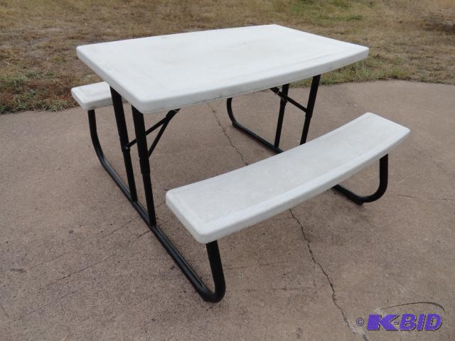lot 16 image: Lifetime folding picnic table, top measures 2...