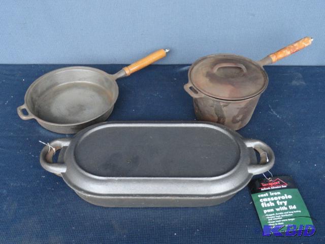 lot 163 image: Cast iron 10" skillet, fry pan and sauce...