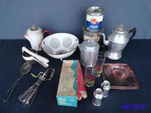 lot 165 image: Assortment of early kitchen items Salt &...
