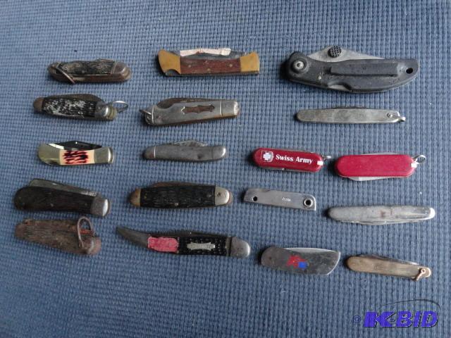 lot 172 image: Assortment of early pocket knifes Winchester...