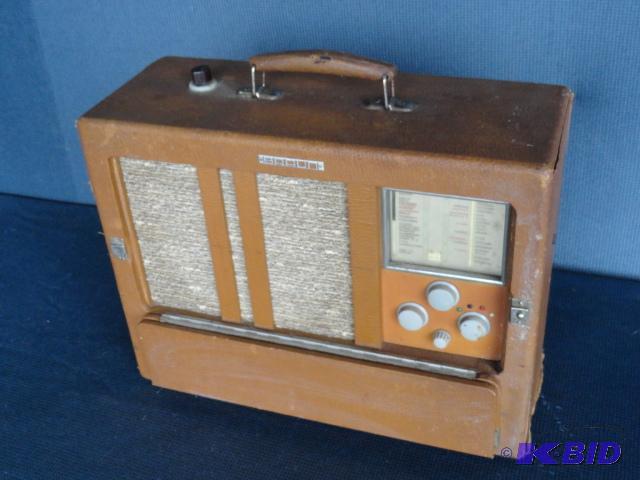lot 187 image: Braun Buttery Radio, Germany, BSK239D No. 149...