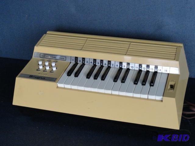 lot 188 image: Magnus Electric Chord organ, tested and worki...
