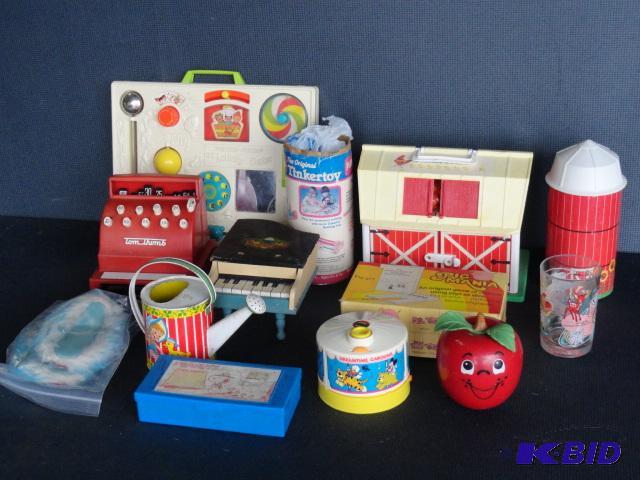 lot 192 image: Children toys Fisher Price Activity center, ...