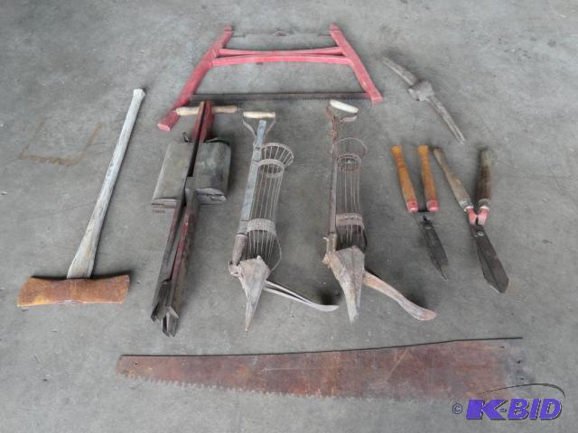 lot 204 image: Potato, corn planters, shears, buck saw, pix-...