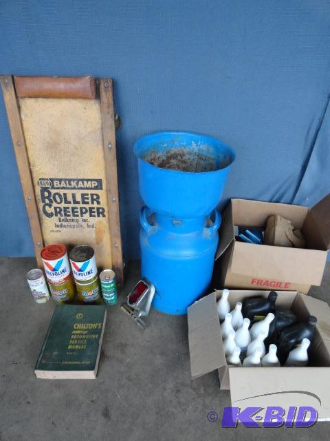 lot 210 image: Automotive supplies Oil, 1971 Chiltons Manu...
