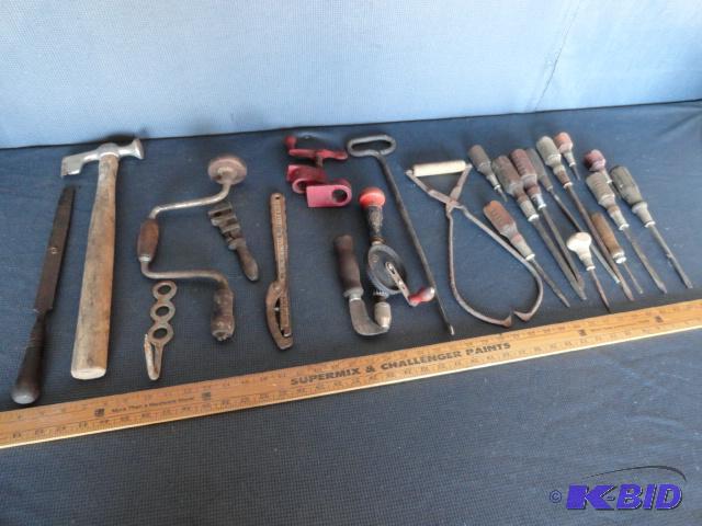lot 214 image: Assortment of tools Files, screwdrivers, Int...