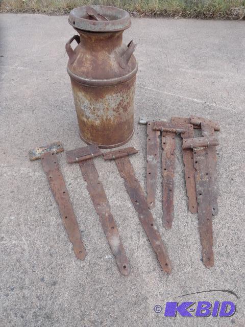 lot 27 image: Milk can- Carson CR Rush City, comes with lar...