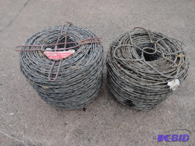 lot 30 image: Red brand defender barbed wire, 440 yards wit...