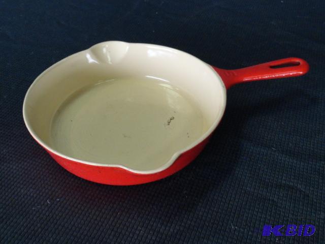 lot 40 image: Griswold 8" skillet with Mandarin red po...