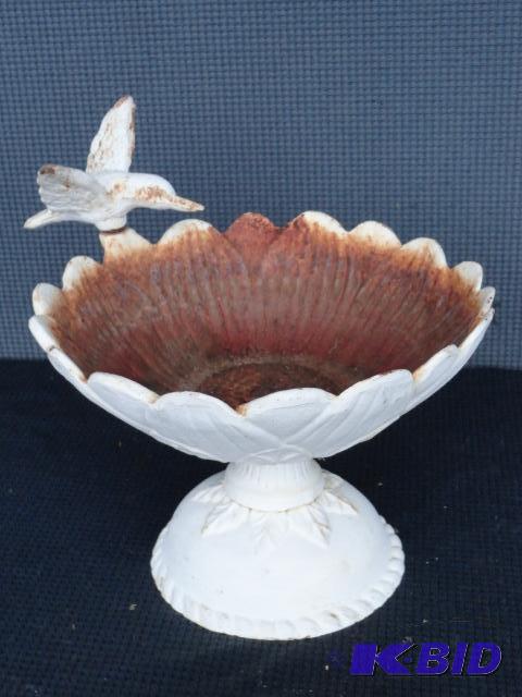 lot 59 image: Mini Cast iron birdbath, 7 12" Dia....