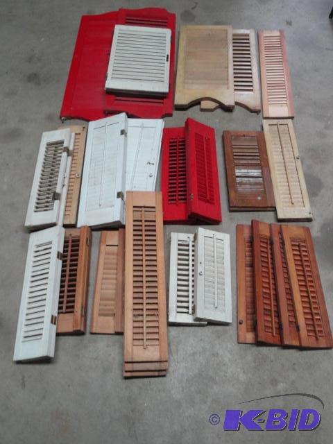 lot 84 image: Assortment of wood shuttersblinds, size rang...