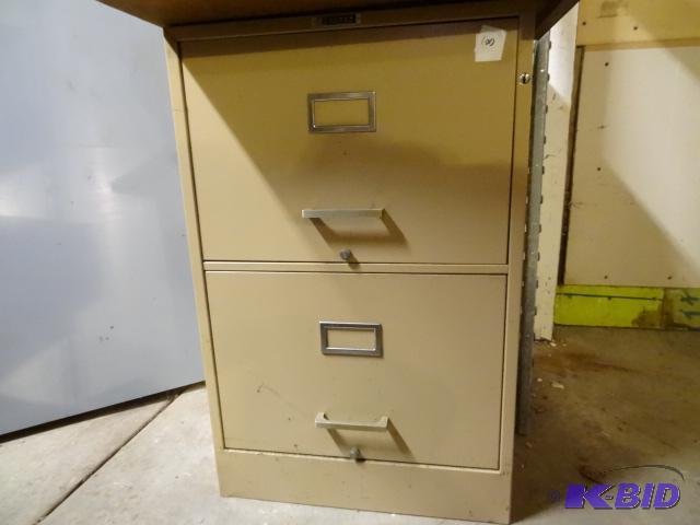 lot 100 image: 18&quot Metal 2 Drawer File Cabinet...