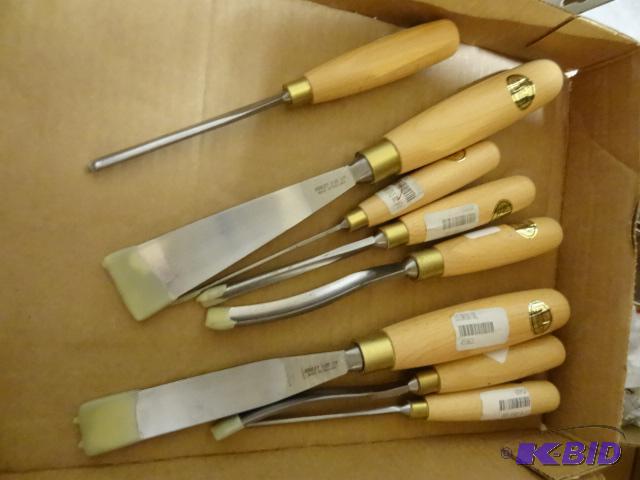 lot 114 image: 8 Brand New Wood Working Gouges...