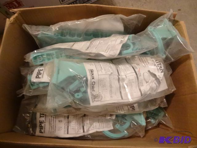 lot 135 image: Pipe Titan Universal Bracketing System Qty 15...