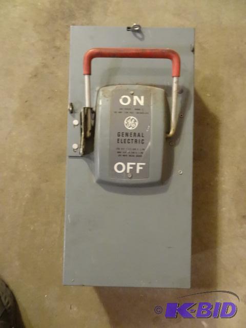 lot 251 image: GE 100 Amp Disconnect Box...