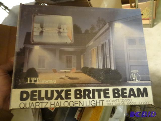 lot 307 image: Deluxe Bright Beam Quartz Halogen Light...