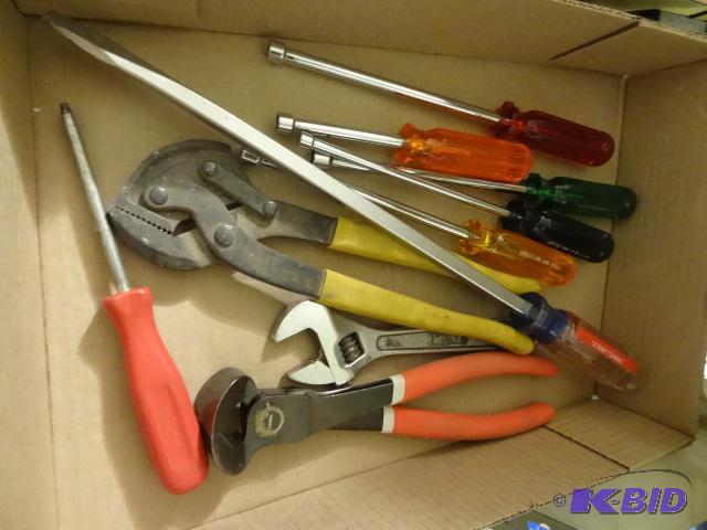 lot 341 image: Bin of Misc tools...