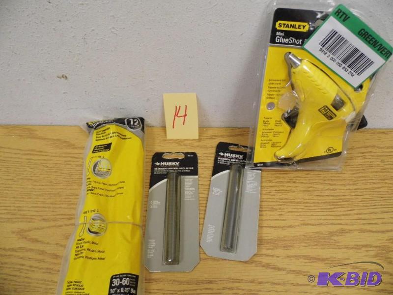 lot 14 image: Assorted HardwareTool Items