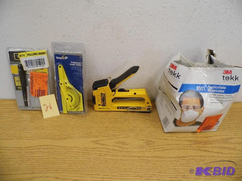 lot 21 image: Assorted HardwareTool Items