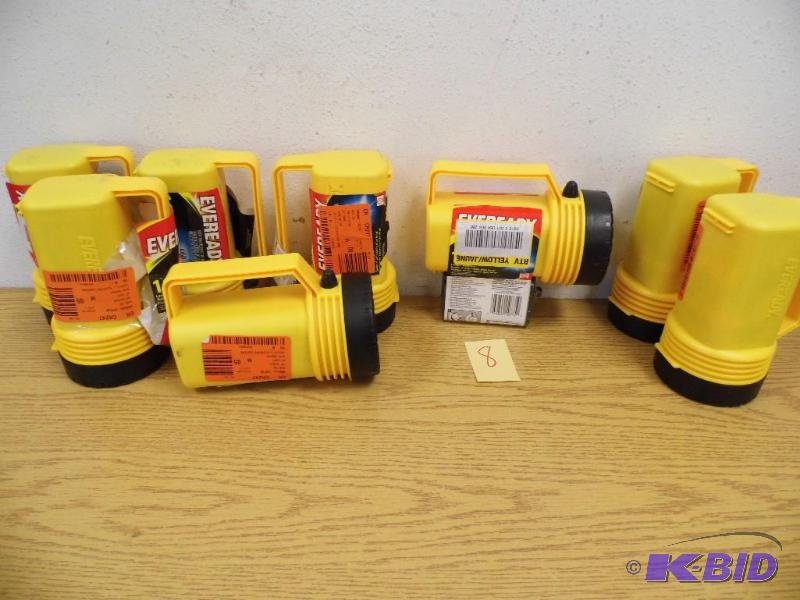 lot 8 image: 8 EverReady Flash Lights