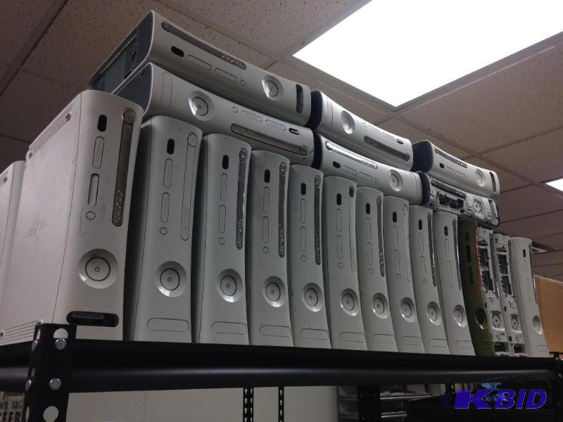 lot 7 image: Lot of (24) FOR PARTS XBox 360 Video Game Con...