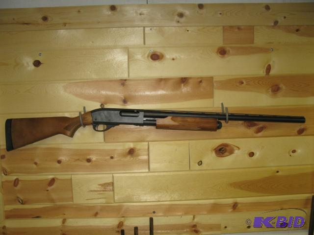 Remington 870 Express Magnum pump shotgun Cal...