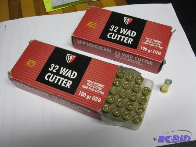 2 Boxes, 100 rounds of Fiocchi .32 wad cutter...