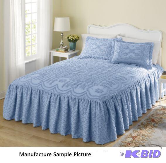 lot 54 image: Baby Blue Chenille Bedspread and Shams - Quee...
