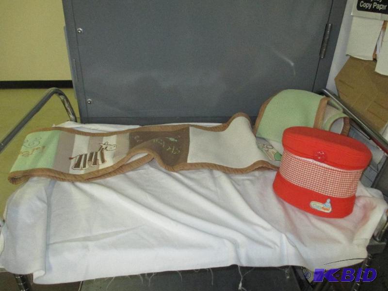 baby crib bumper and oozi feed