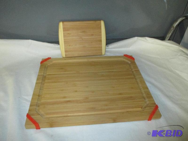 2 wood cutting boards