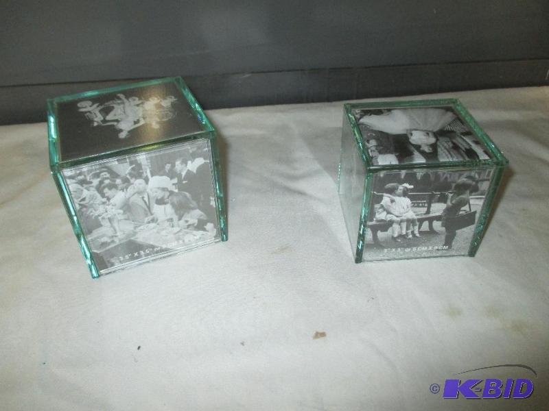 2 glass photo cube