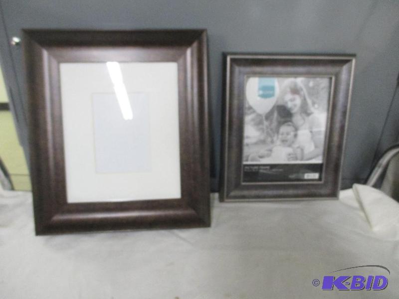 2 photo frames
