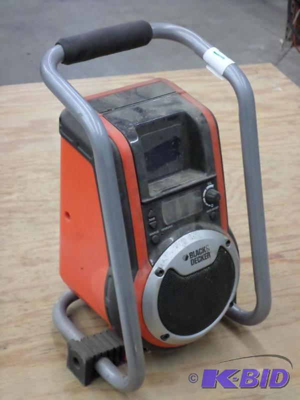 lot 118 image: Black & Decker Job-Sitwe Radio...
