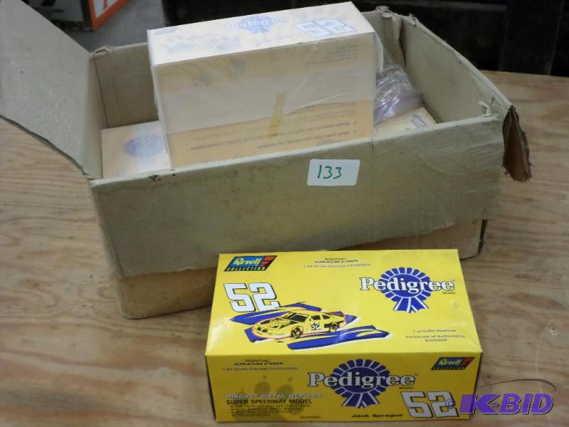 lot 133 image: (5) New Pedigree 124-Scale Diecast Cars...