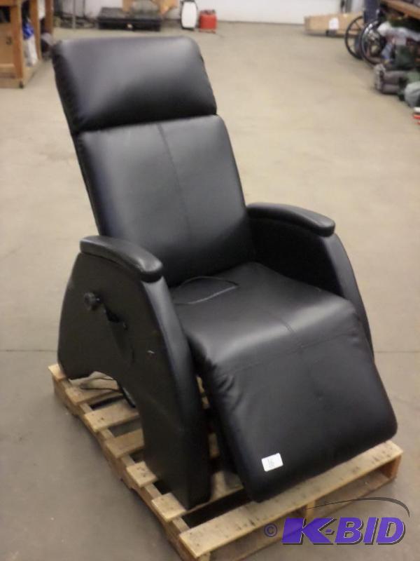 lot 16 image: 120Volt Reclining Massage Chair, Used...