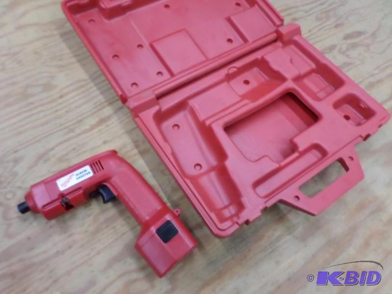 lot 88 image: Milwaukee 12Volt Drill With Battery & Cas...