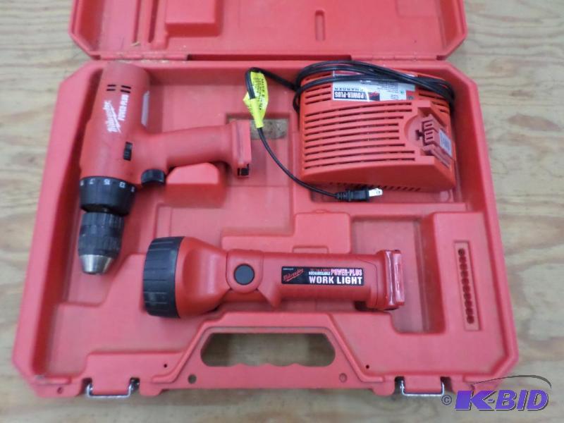lot 89 image: Milwaukee Power Plus Drill & Flashlight S...