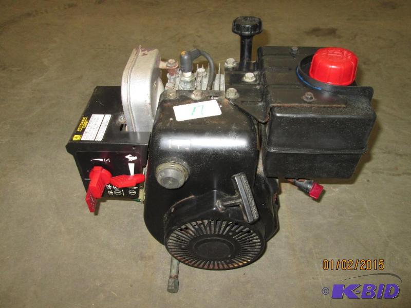 lot 17 image: Tecumseh 5HP Motor, Runs...