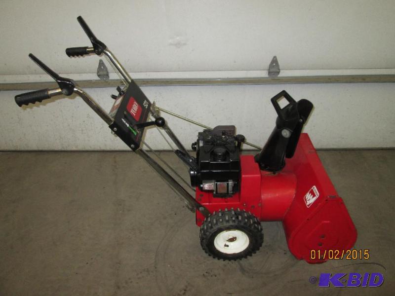 lot 7 image: Toro 5HP Two-Stage Snowblower, 21" Width...