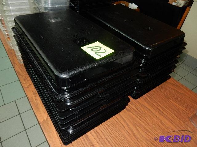 Rubbermaid Serving dishes