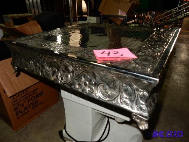 Elegant Cake Riser
