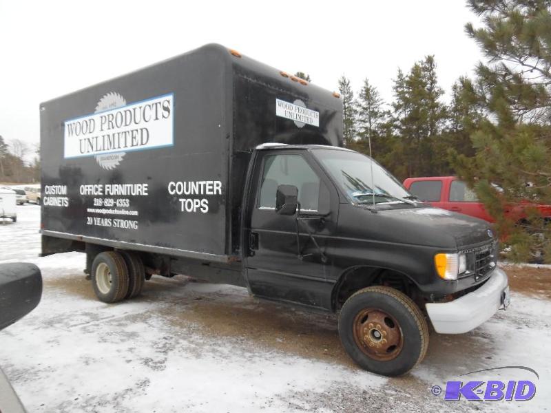 lot 2 image: Ford Cube Van
