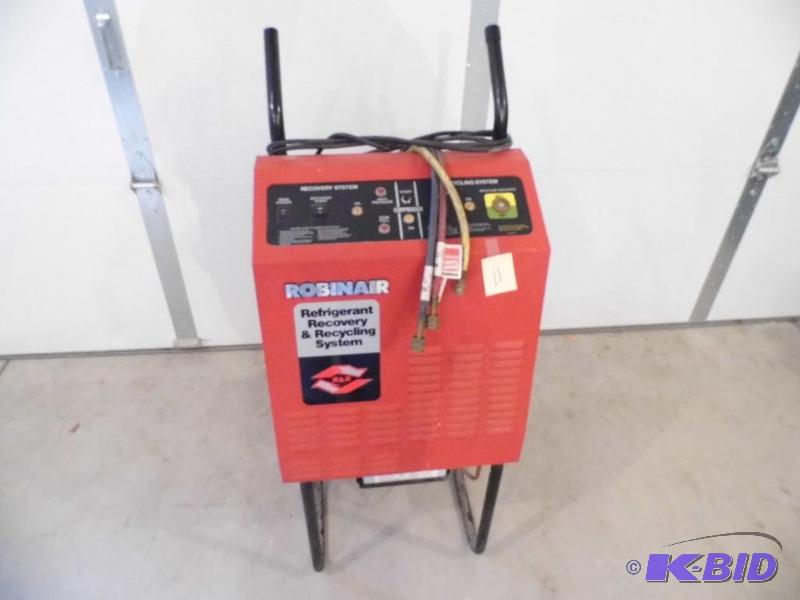 lot 11 image: Robin Air Refrigerant Recovey
