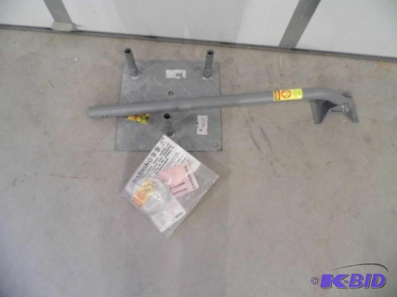 lot 28 image: Roof Antenna Mounting Kit